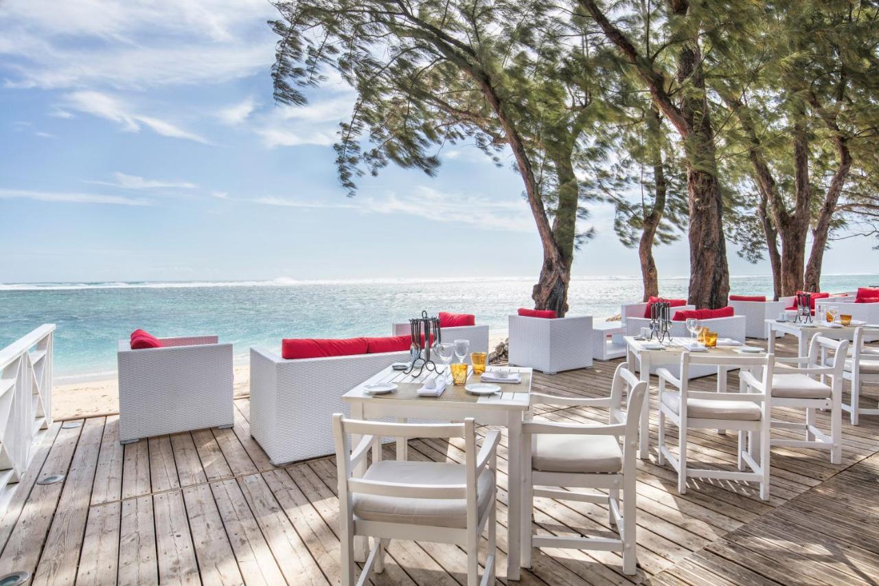 ลุกซ์ * แซ็ง จิล Hotel แซ็งต์-จีลส์-เลส์-แบ็งส์ ภายนอก รูปภาพ Beachfront dining at the resort
