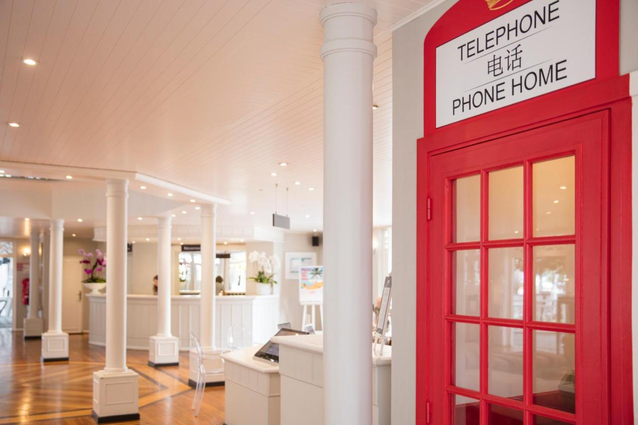 ลุกซ์ * แซ็ง จิล Hotel แซ็งต์-จีลส์-เลส์-แบ็งส์ ภายนอก รูปภาพ The Telephone Home