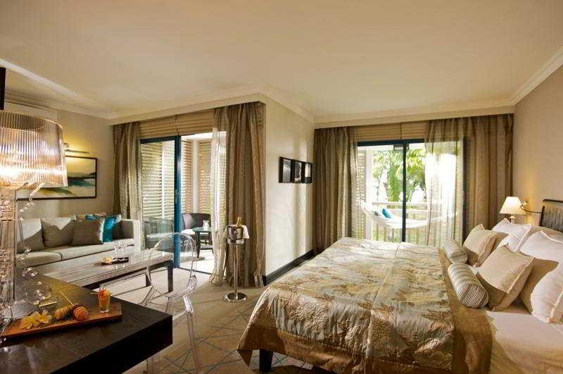 ลุกซ์ * แซ็ง จิล Hotel แซ็งต์-จีลส์-เลส์-แบ็งส์ ภายนอก รูปภาพ A room at the Four Seasons Resort