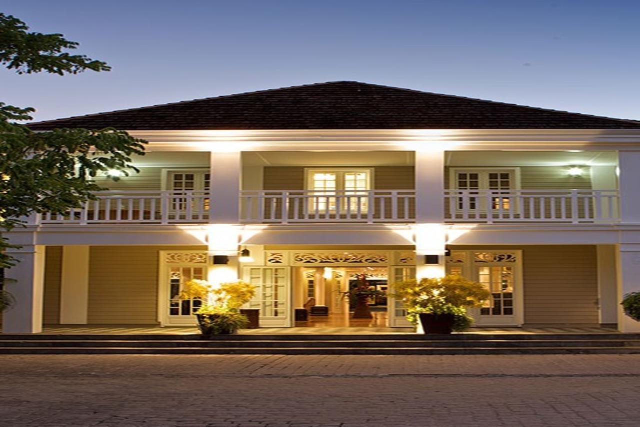 ลุกซ์ * แซ็ง จิล Hotel แซ็งต์-จีลส์-เลส์-แบ็งส์ ภายนอก รูปภาพ The Riverview Hotel