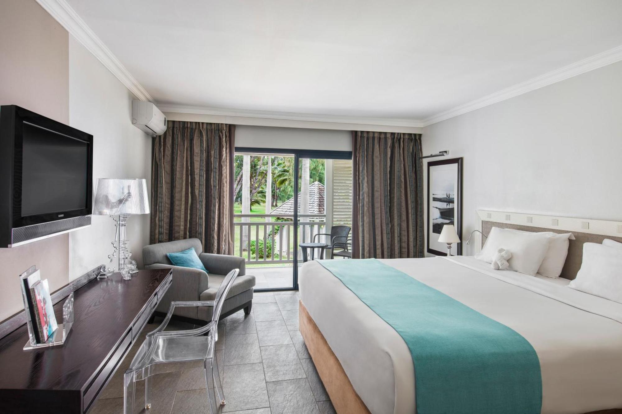 ลุกซ์ * แซ็ง จิล Hotel แซ็งต์-จีลส์-เลส์-แบ็งส์ ภายนอก รูปภาพ A room at the Hilton San Diego Bayfront