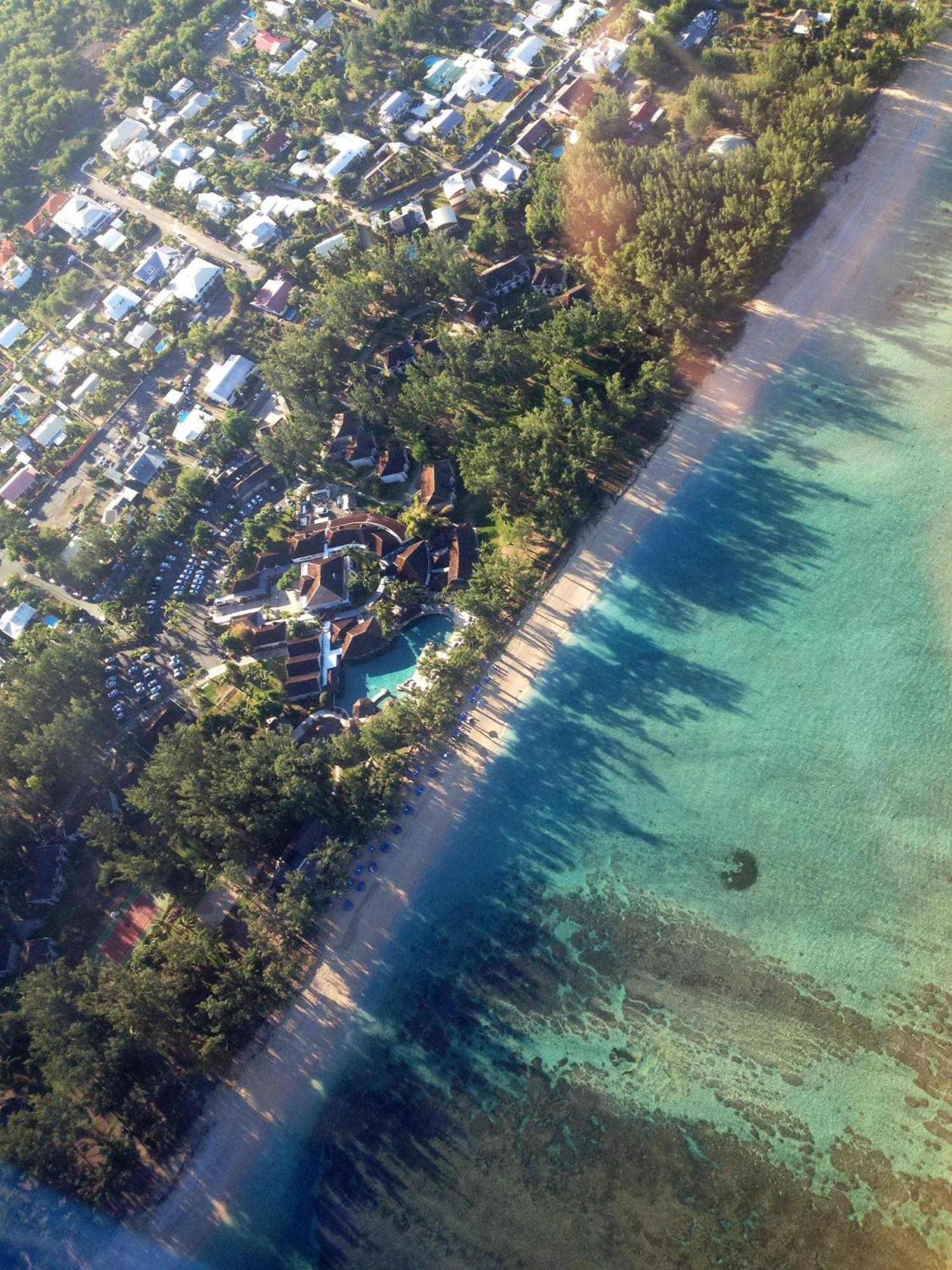 ลุกซ์ * แซ็ง จิล Hotel แซ็งต์-จีลส์-เลส์-แบ็งส์ ภายนอก รูปภาพ Aerial view of the resort