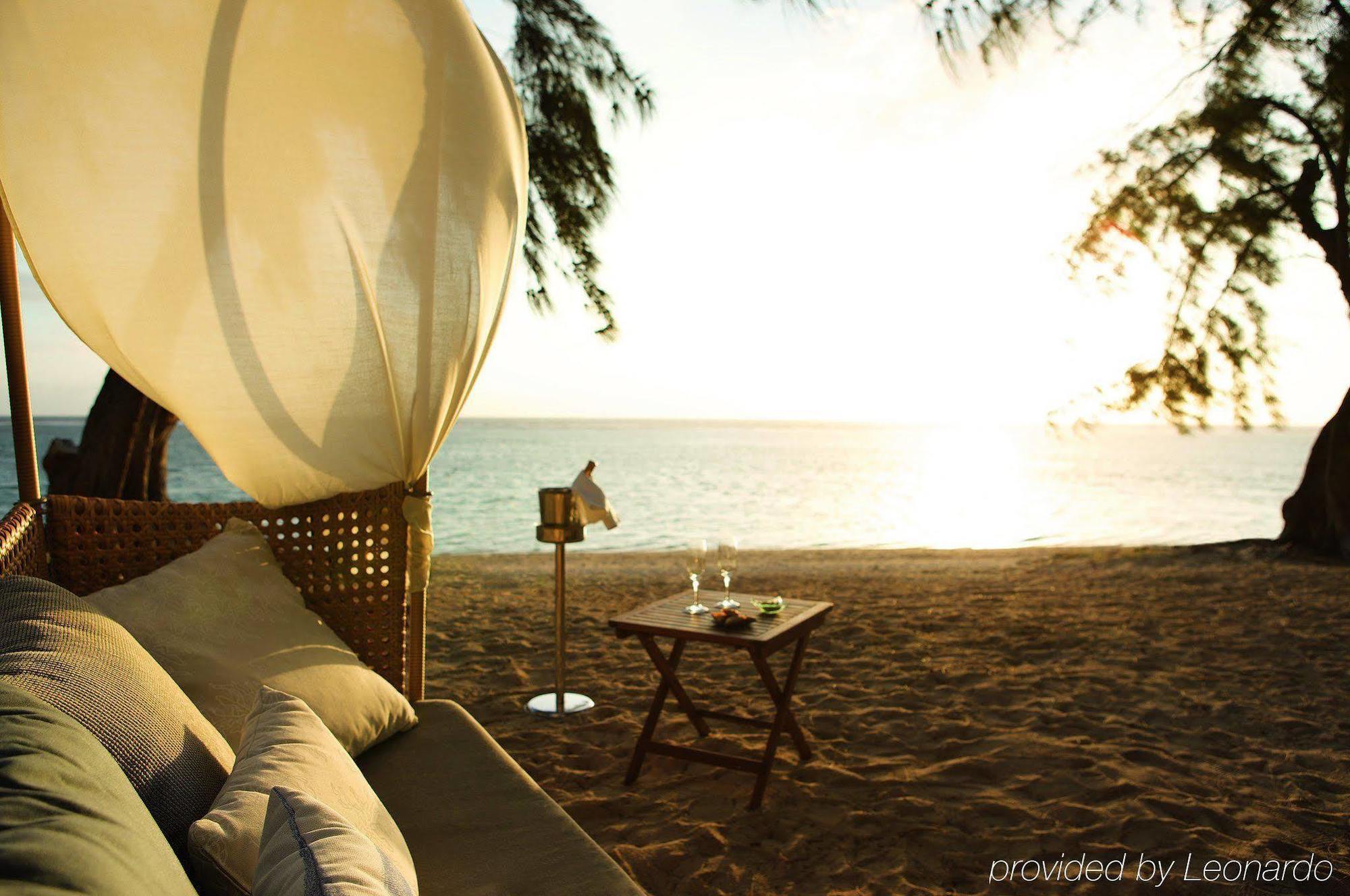 ลุกซ์ * แซ็ง จิล Hotel แซ็งต์-จีลส์-เลส์-แบ็งส์ ห้อง รูปภาพ Sunset at the beach