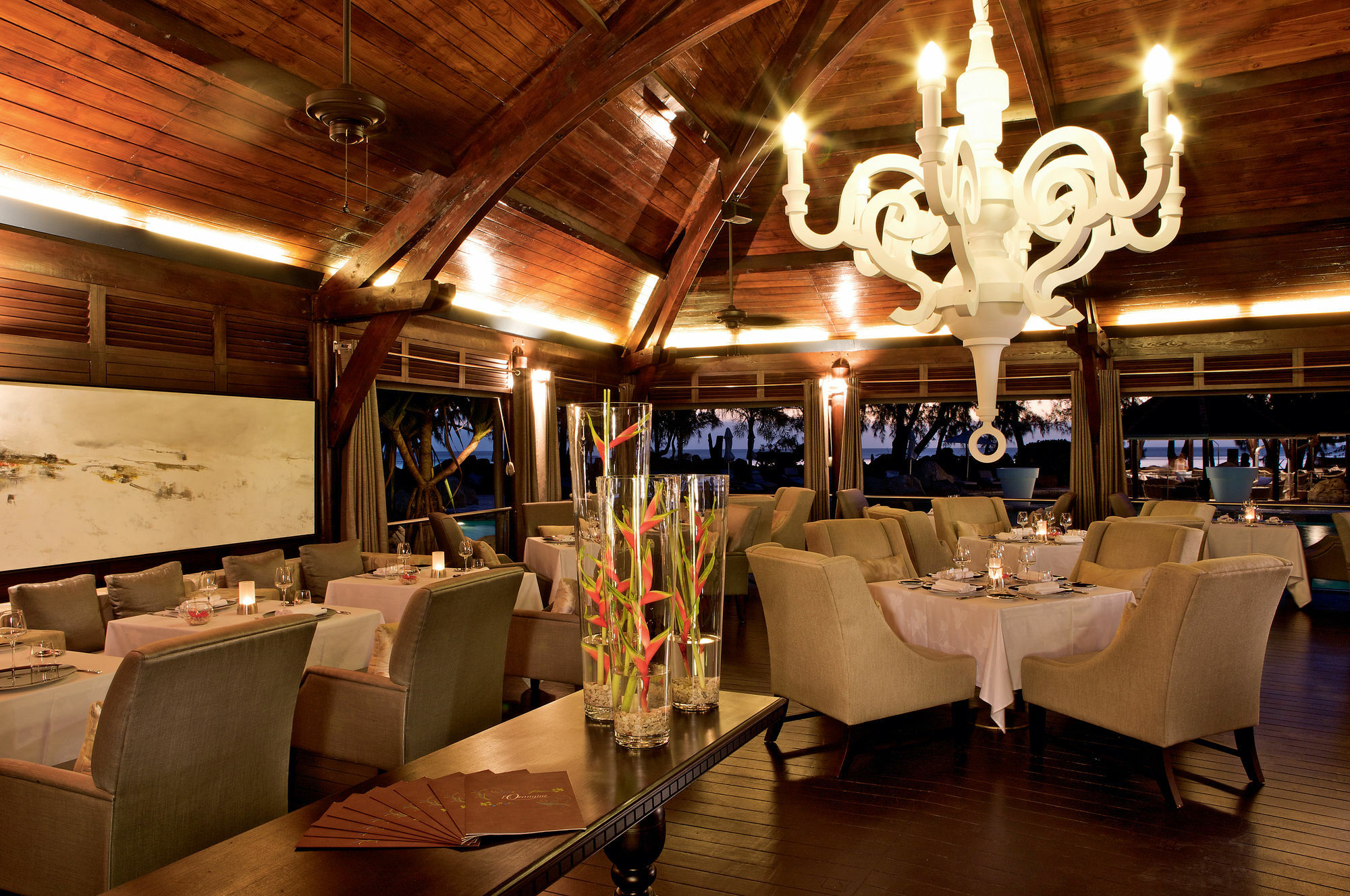 ลุกซ์ * แซ็ง จิล Hotel แซ็งต์-จีลส์-เลส์-แบ็งส์ ภายนอก รูปภาพ The restaurant at the resort